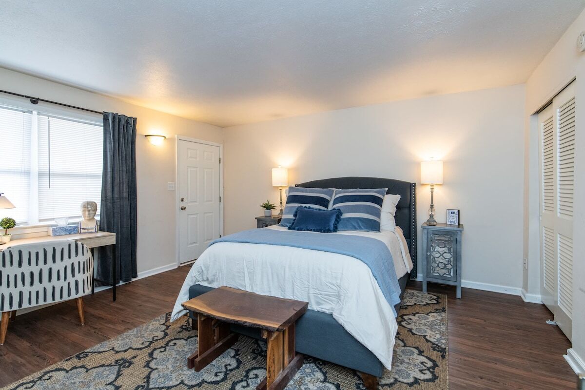 This apartment is a 0 bedroom(s), 1 bathrooms, located in Lexington, KY.