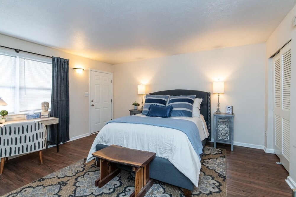 This apartment is a 0 bedroom(s), 1 bathrooms, located in Lexington, KY.