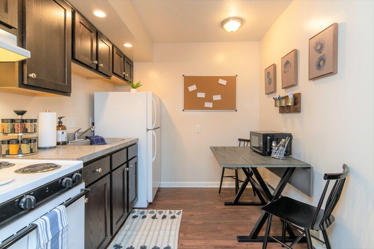 This apartment is a 0 bedroom(s), 1 bathrooms, located in Lexington, KY.