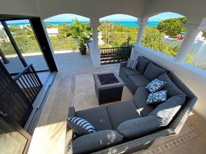 Smart TV, DVD player, books, music library - Coral View Villa Grace Bay Views! (Richmond Commons)