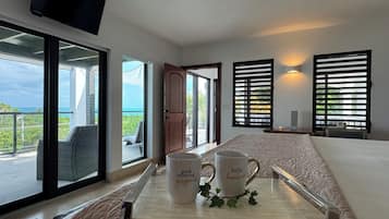 4 bedrooms, in-room safe, desk, iron/ironing board