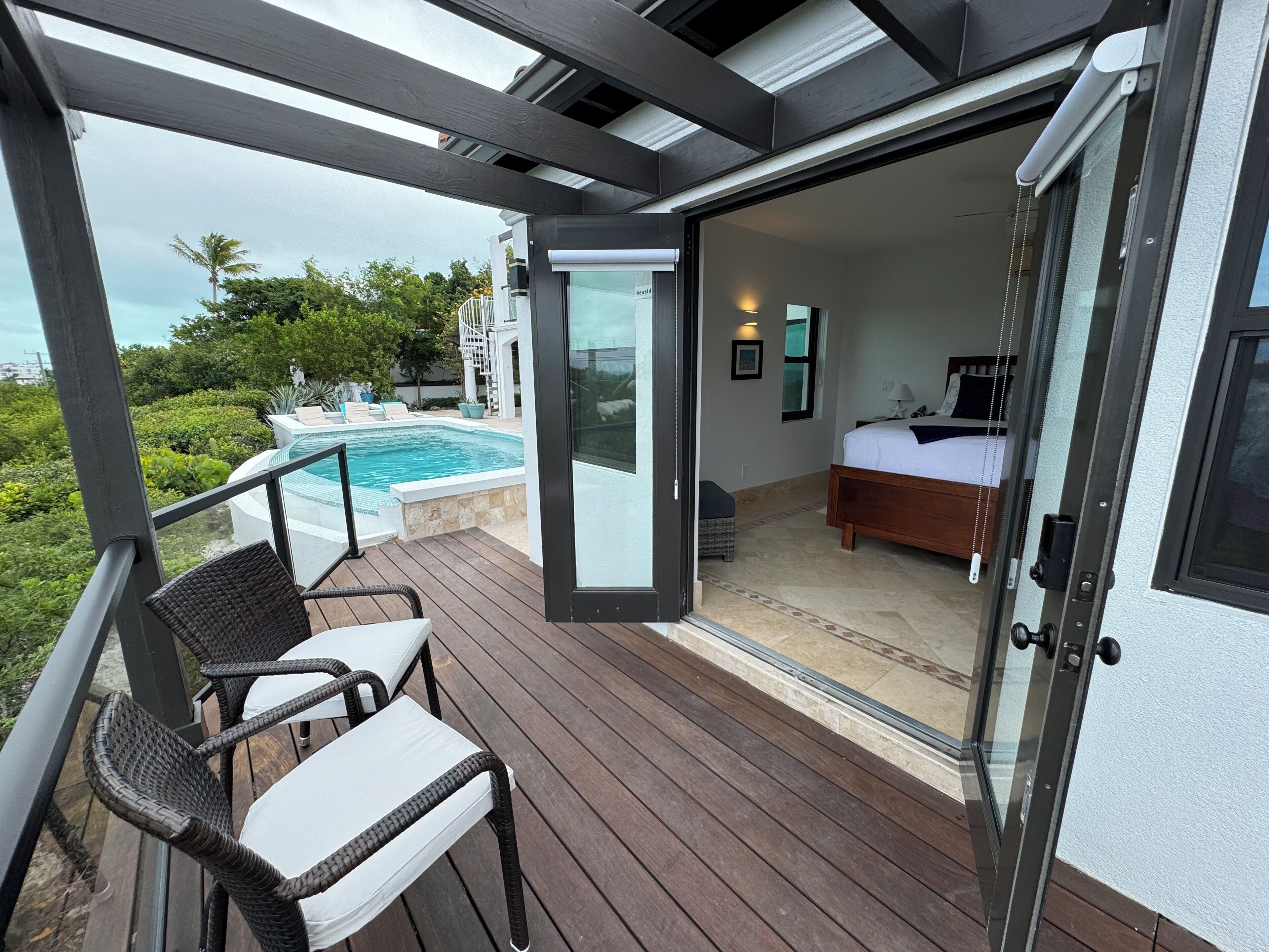 Outdoor pool, an infinity pool, pool loungers
