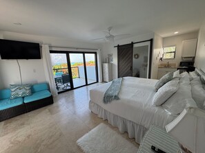 4 bedrooms, in-room safe, desk, iron/ironing board - Coral View Villa Grace Bay Views! (Richmond Commons)