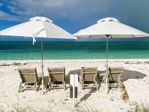 Beach nearby, sun-loungers, beach towels