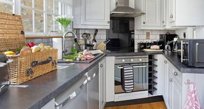 Millers Cottage beautiful listed Cotswolds property