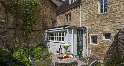 Millers Cottage beautiful listed Cotswolds property
