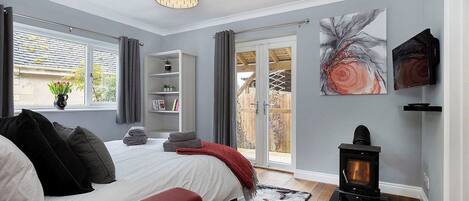 4 bedrooms, WiFi, bed sheets