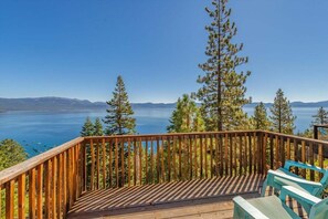 Property grounds - Viewtopia in Dollar Point Tahoe City - Near town, biking and hiking Trails (Tahoe City)