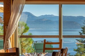 Dining - Viewtopia in Dollar Point Tahoe City - Near town, biking and hiking Trails (Tahoe City)