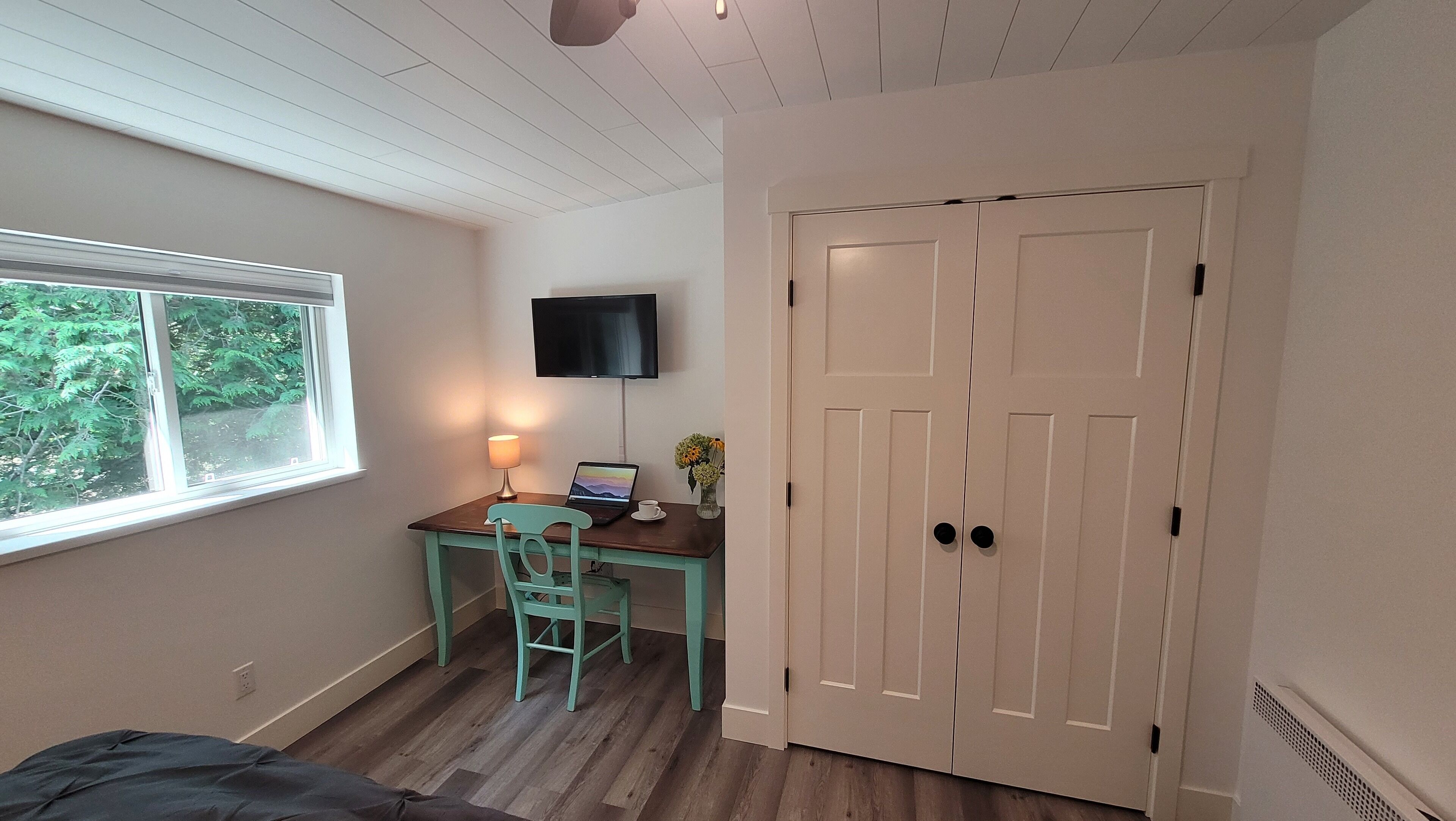 Sumas Mtn -Modern guest house w/ forest views +A/C