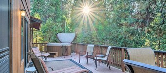 Spacious cabin with AC, private lake, hot tub, movie room