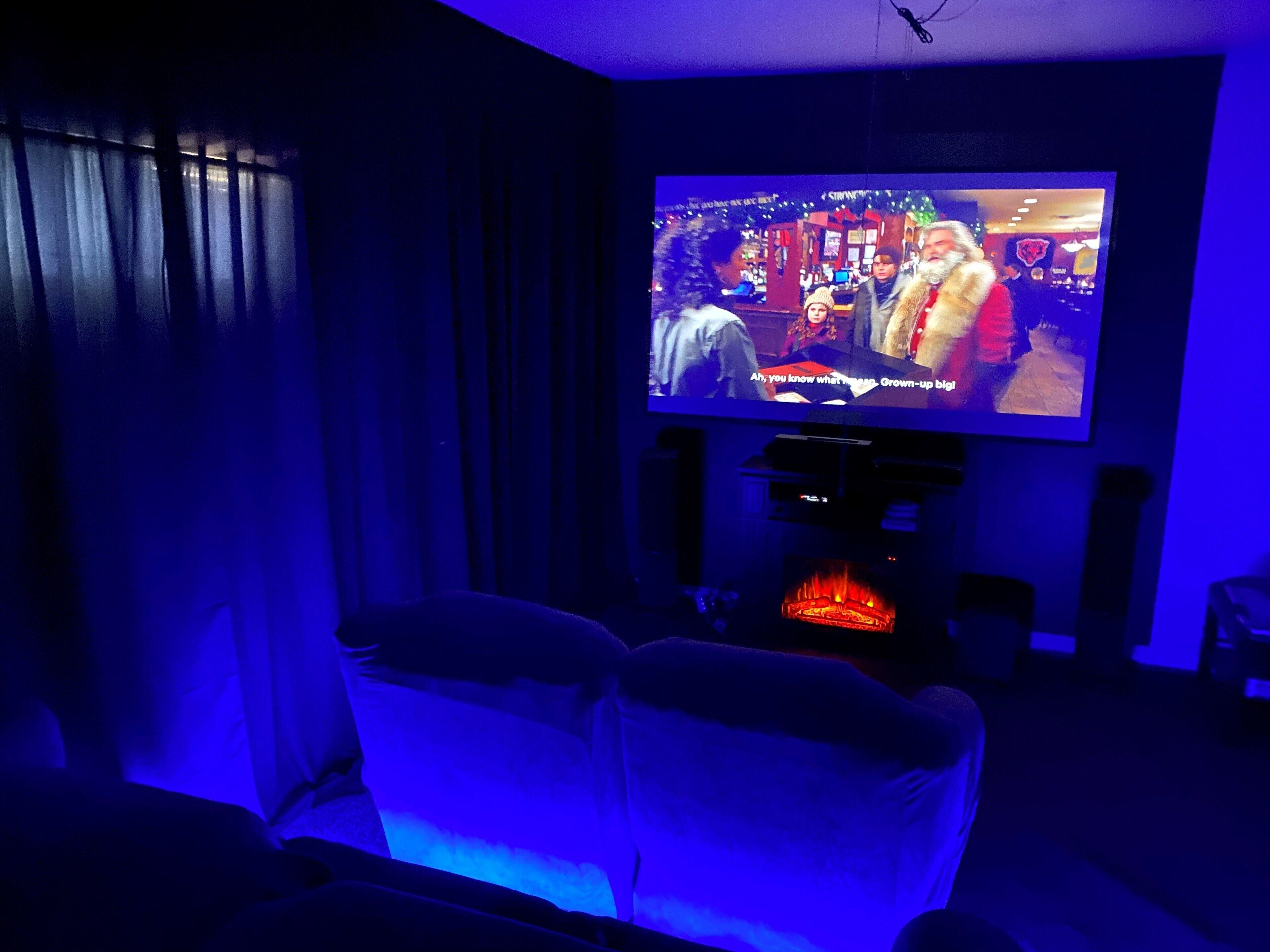 Spacious cabin with AC, private lake, hot tub, movie room