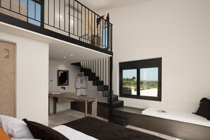 4 bedrooms, in-room safe, desk, iron/ironing board