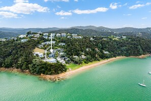 Unclassified image, 2 of 14, button - Bayview Corner Suite (Unit 2) - Paihia Unit (Paihia)
