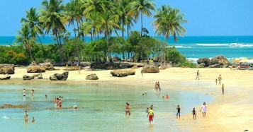 Perto da praia, areia branca