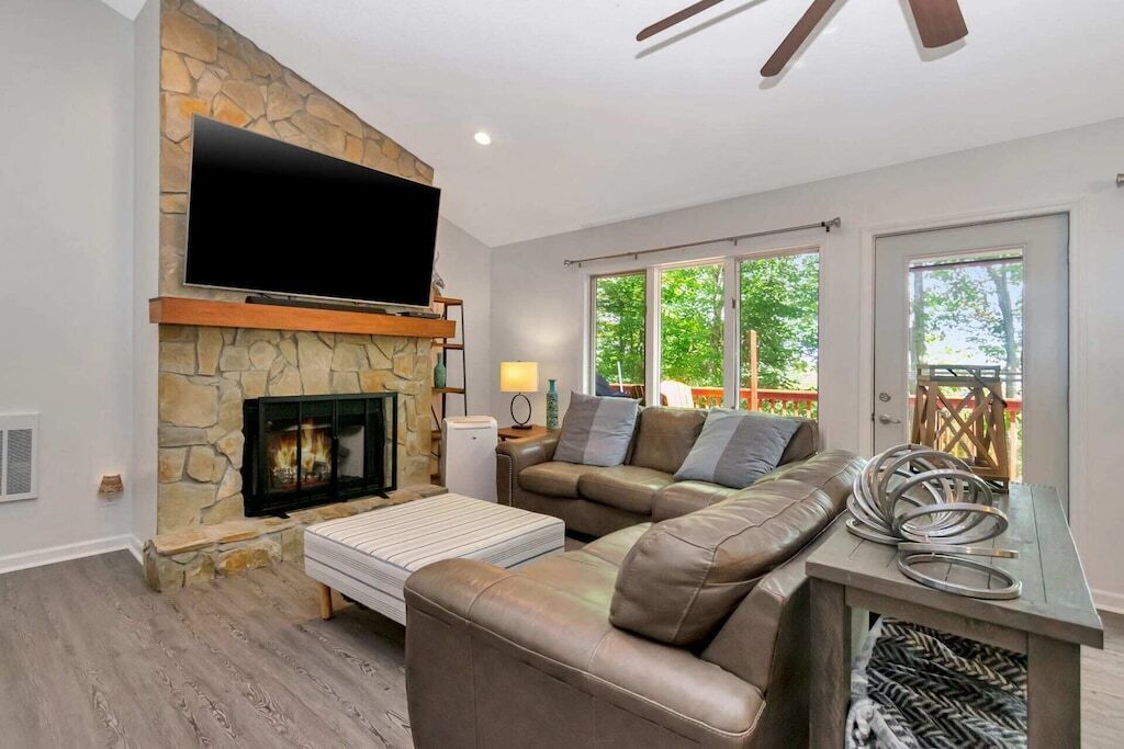 Walk2Slopes/3BD/4BA w/King,Arcade,75inRoku,Logs