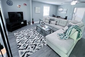 Smart TV - Oasis in Historic Hot Springs - Serenity Springs (Hot Springs)