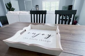 2 makuuhuonetta, työpöytä, silitysrauta/-lauta, ilmainen Wi-Fi