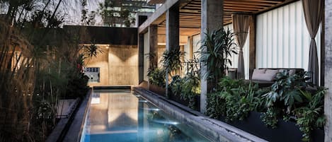 Outdoor pool, free cabanas, pool umbrellas