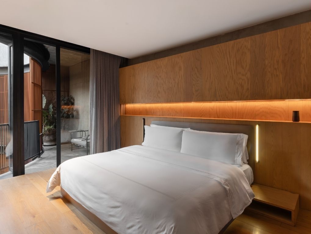 Egyptian cotton sheets, premium bedding, down duvets, in-room safe