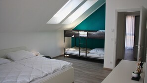 4 chambres, lit parapluie, Wi-Fi gratuit, draps fournis
