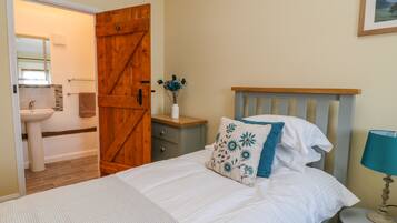 3 bedrooms, individually decorated, individually furnished, free WiFi