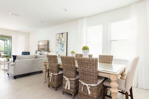 Dining - Fantabulous Disney Vacation House - Private pool, Movie Theater, Game Room (Kissimmee)