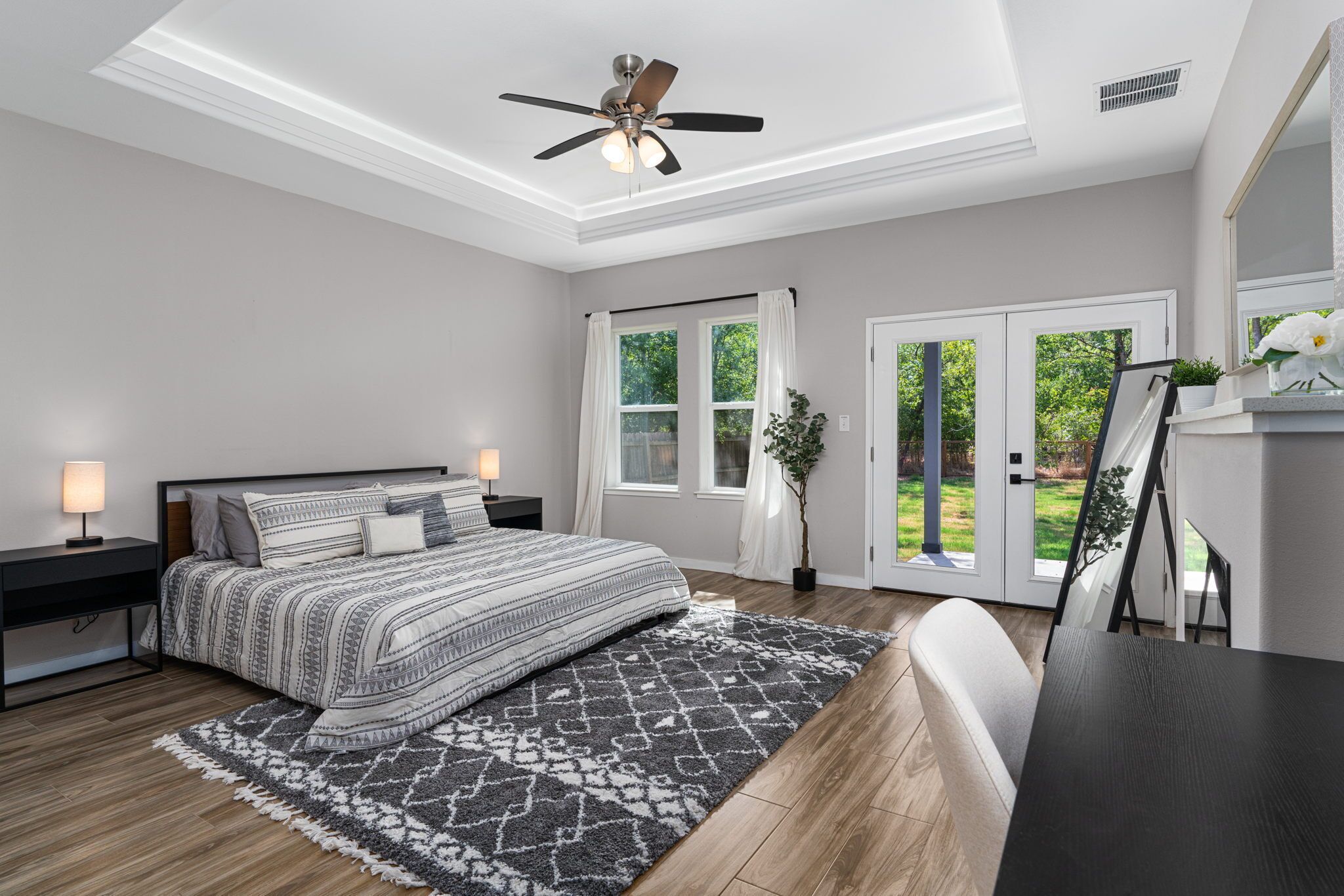 Quaint ranch home with chic finishes & large patio/yard