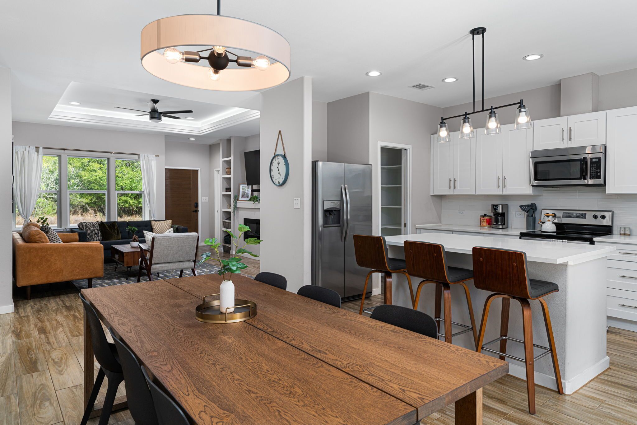 Quaint ranch home with chic finishes & large patio/yard