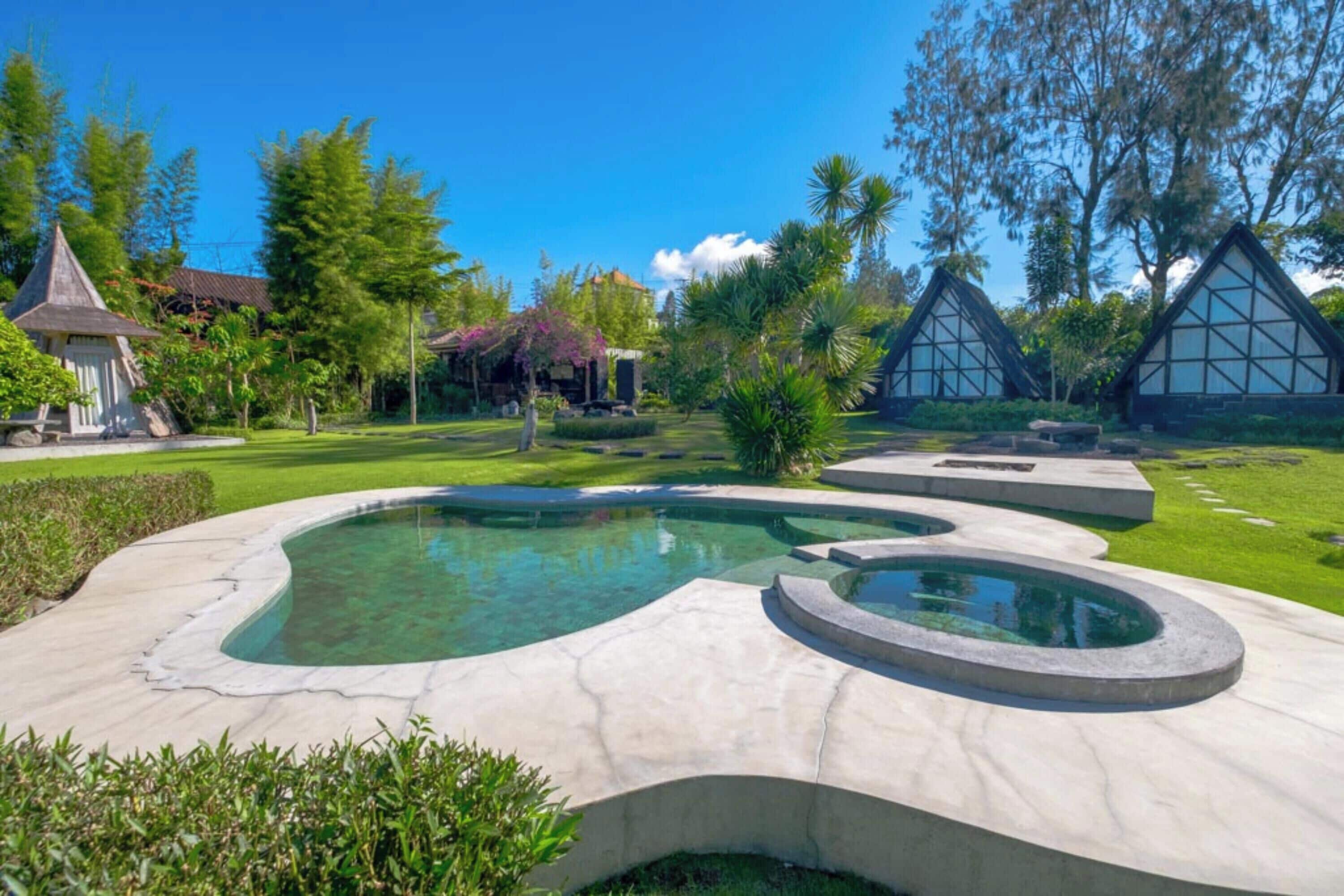 حمام سباحة خارجي