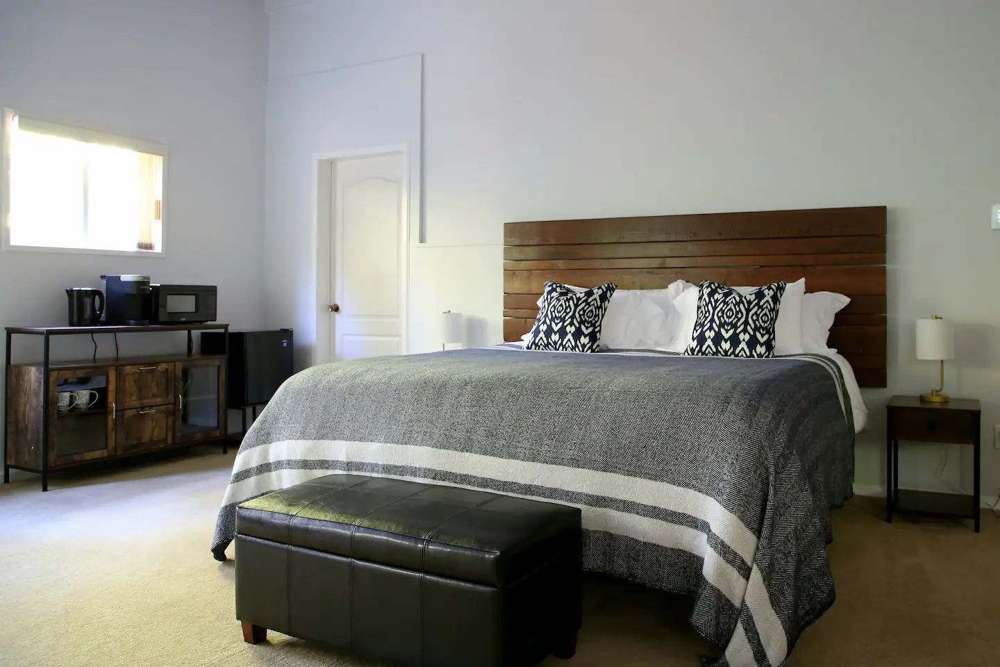 The Applebnb • Garden Suite with Private Patio