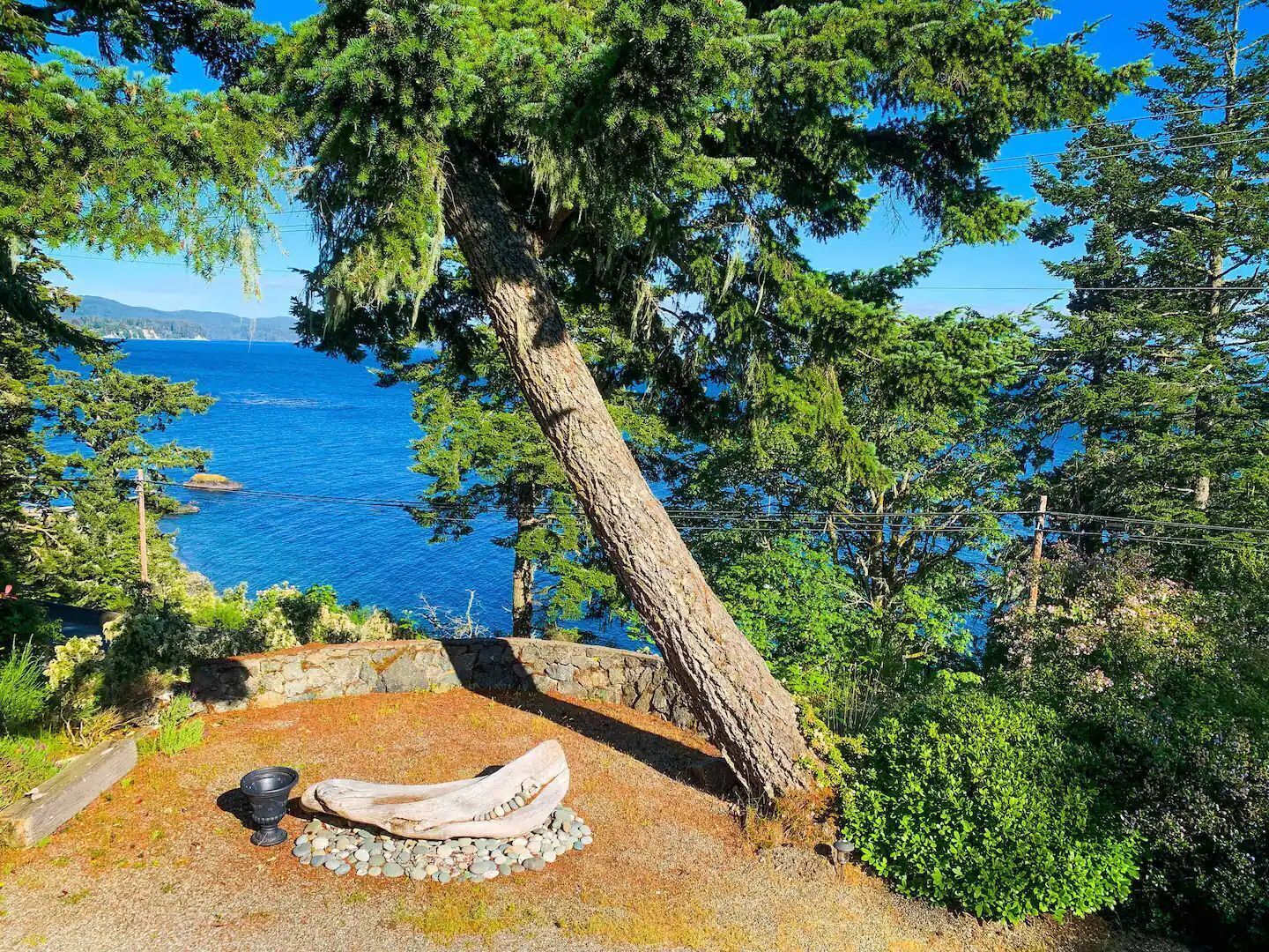 The Applebnb • Garden Suite with Private Patio