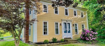 Charming renovated historical farmhouse in the heart of wine country!