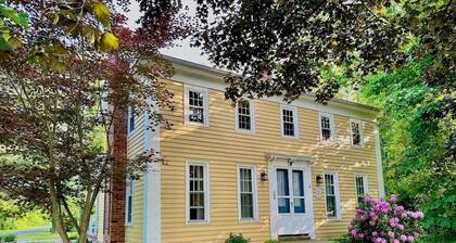 Charming renovated historical farmhouse in the heart of wine country!