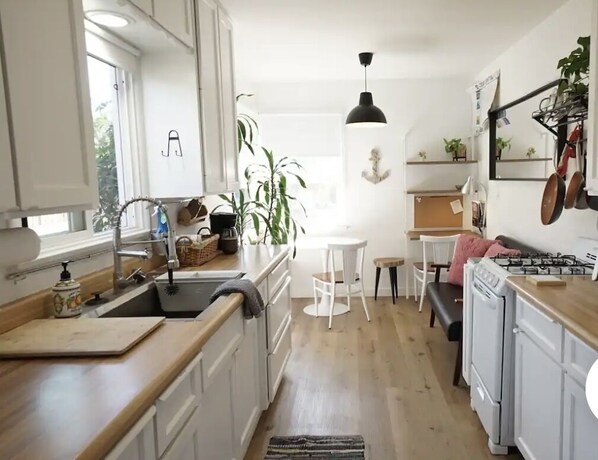 Refrigerador y comedor 