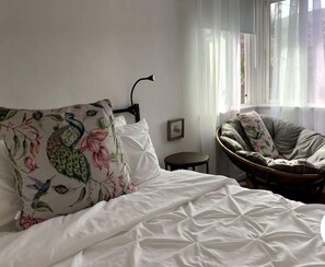 1 habitación, escritorio, tabla de planchar con plancha y wifi gratis 