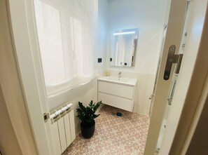 تجهيزات دش، مجففات شعر، مناشف