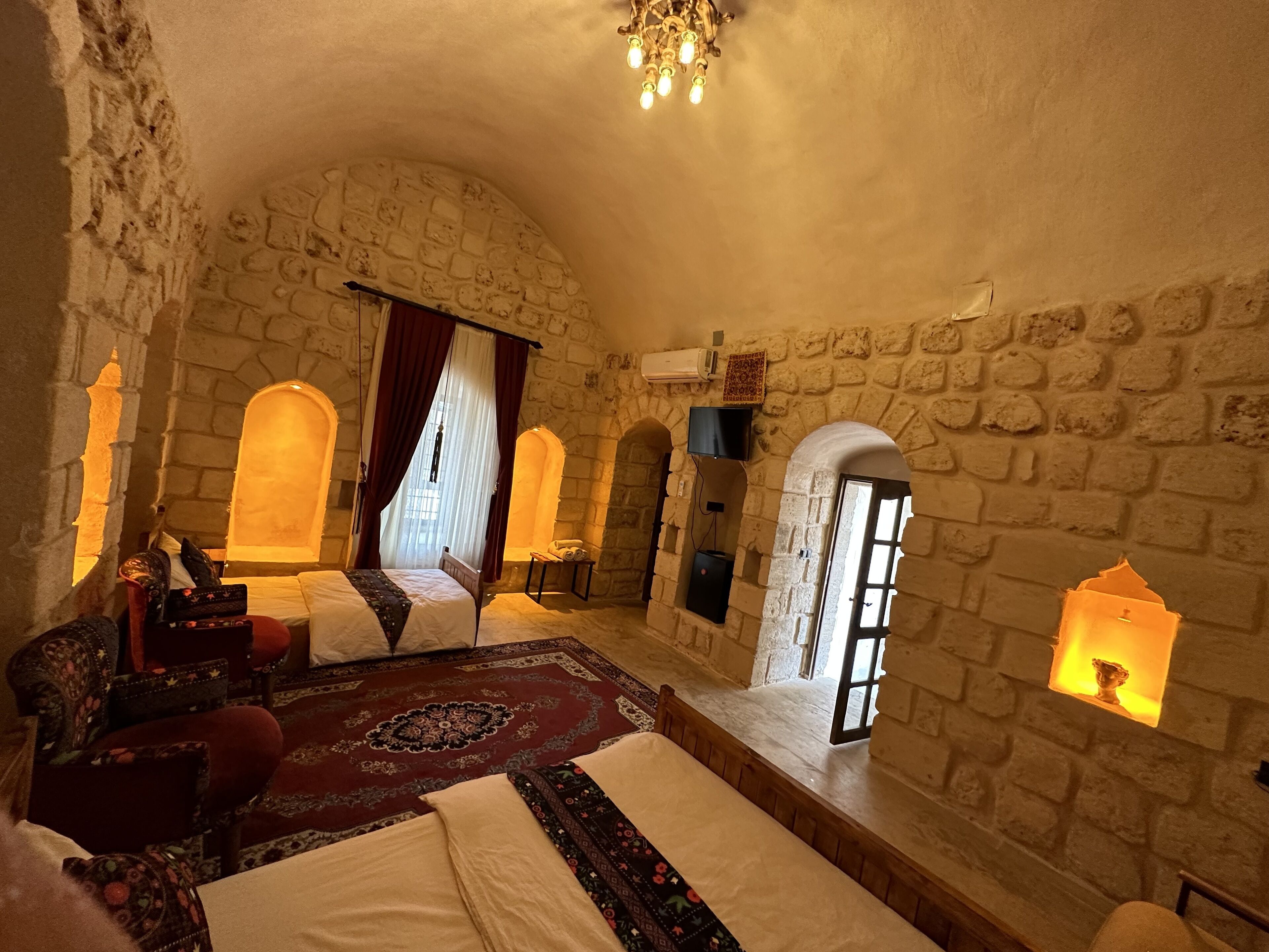 Ropa de cama de alta calidad, minibar y escritorio 