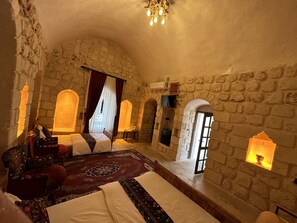 Standard Double or Twin Room | Premium bedding, minibar, desk, laptop workspace - Şikeft Butik Otel (Midyat)