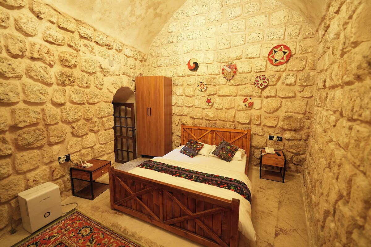 Chambre Confort, 1 très grand lit, fumeur | Literie de qualité, minibar, bureau