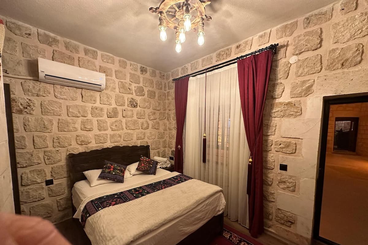 Standard Double Room | Premium bedding, minibar, desk, laptop workspace