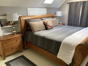 4 bedrooms, desk, iron/ironing board, WiFi