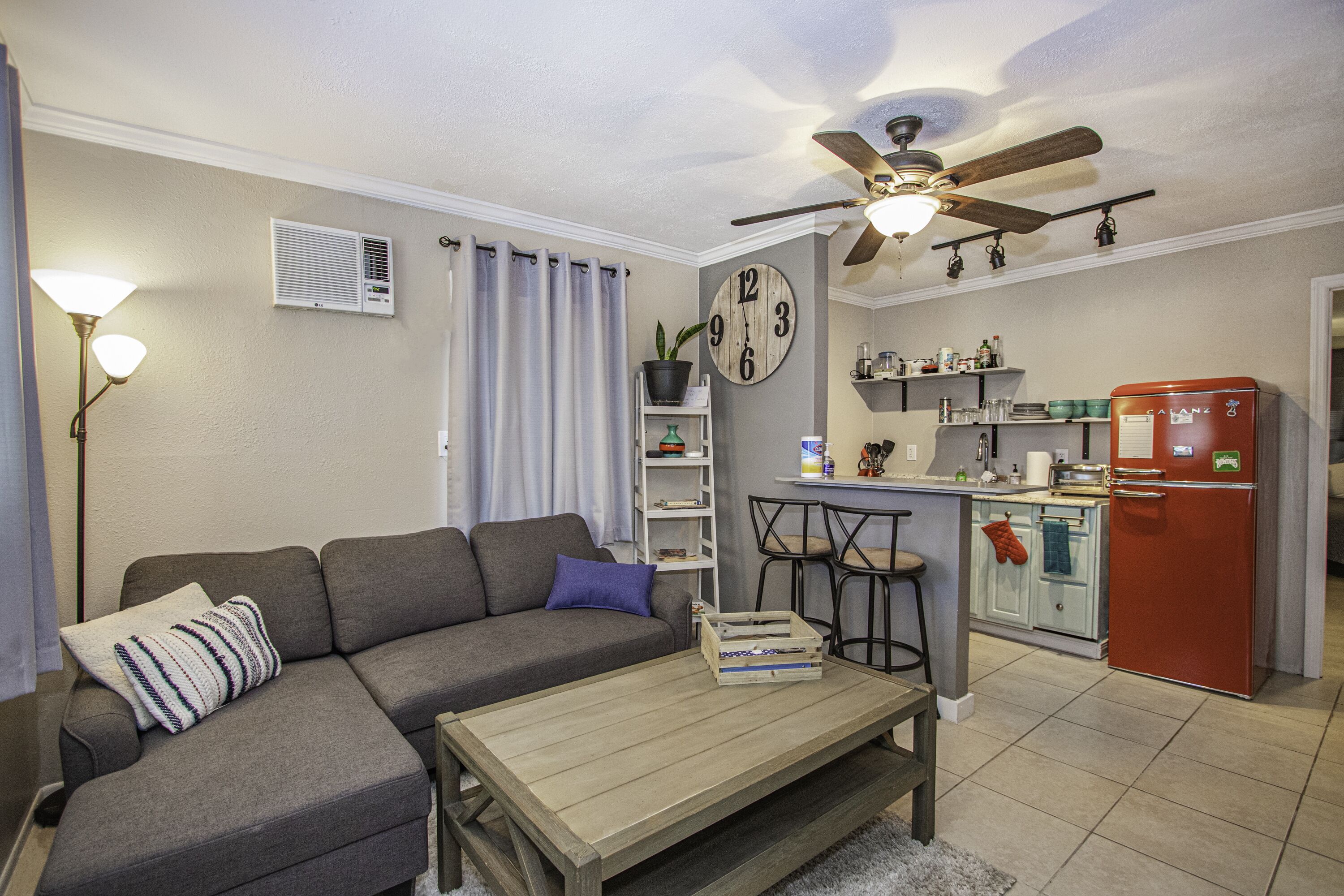 Cozy Clearwater Apt w/ King Bed & Private Balcony