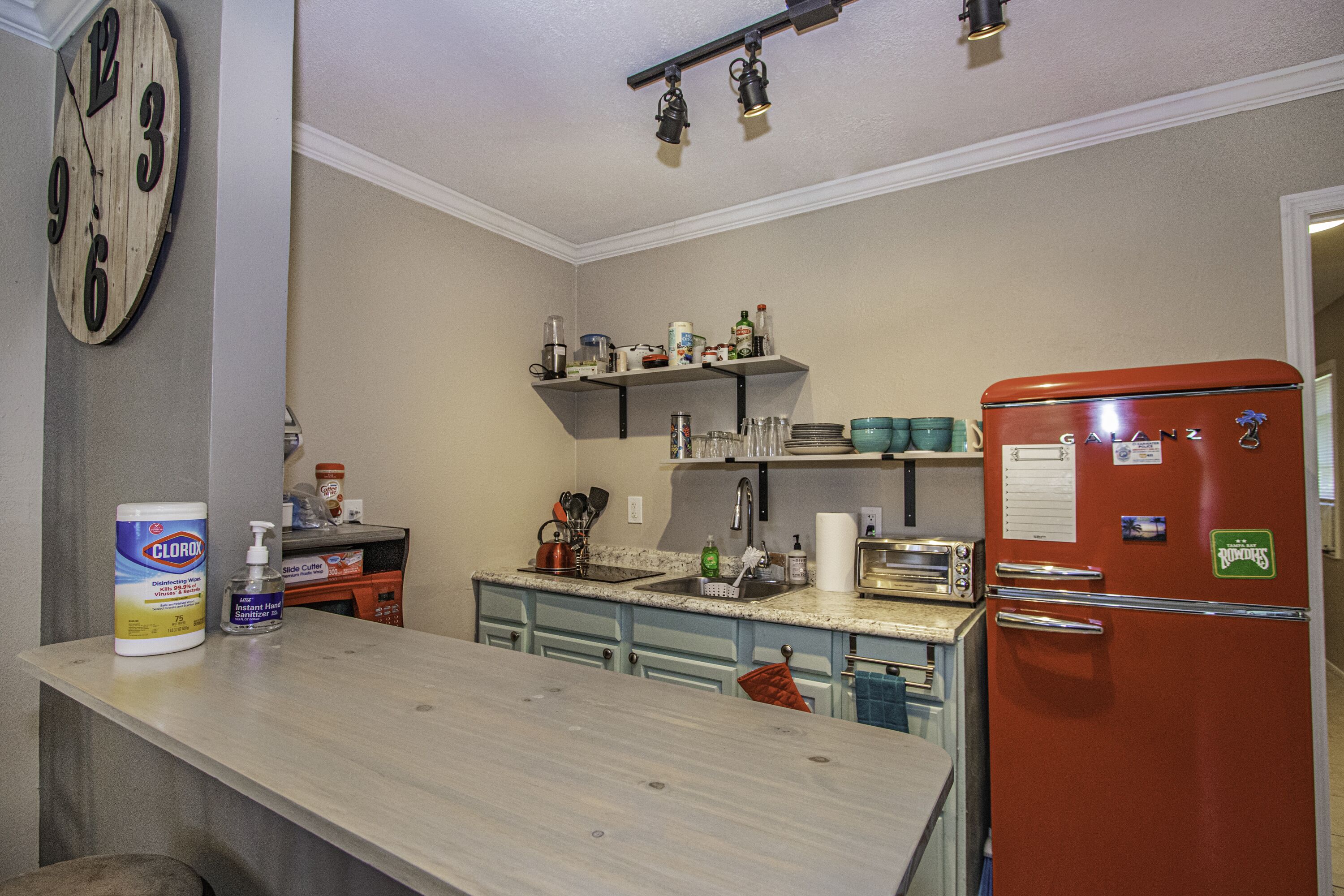 Cozy Clearwater Apt w/ King Bed & Private Balcony