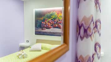 2 bedrooms, in-room safe, desk, iron/ironing board