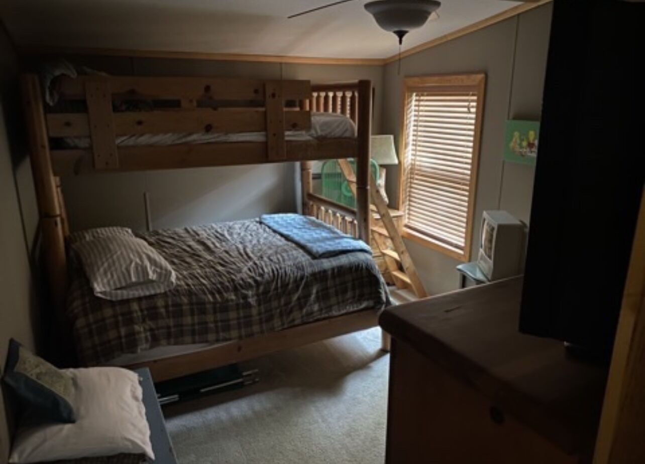 Lakefront, Mt Morris, Wi 3 bed 1.5 ba home with great sand beach on 5 lake chain