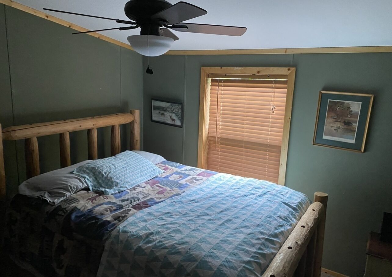 Lakefront, Mt Morris, Wi 3 bed 1.5 ba home with great sand beach on 5 lake chain