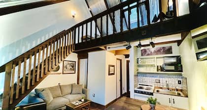 Charming Loft Cabin - Best Location Davis, Thomas, Canaan Valley. Cold AC
