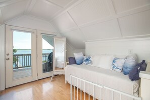 3 bedrooms, desk, free WiFi, bed sheets