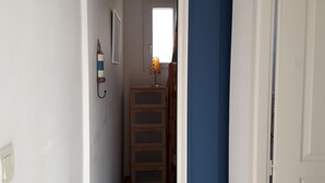 A narrow hallway with a wooden ladder, a small table with a lamp, and a window at the end. - 5mn from the sea studio T1 Banyuls sur mer (Banyuls-sur-Mer)